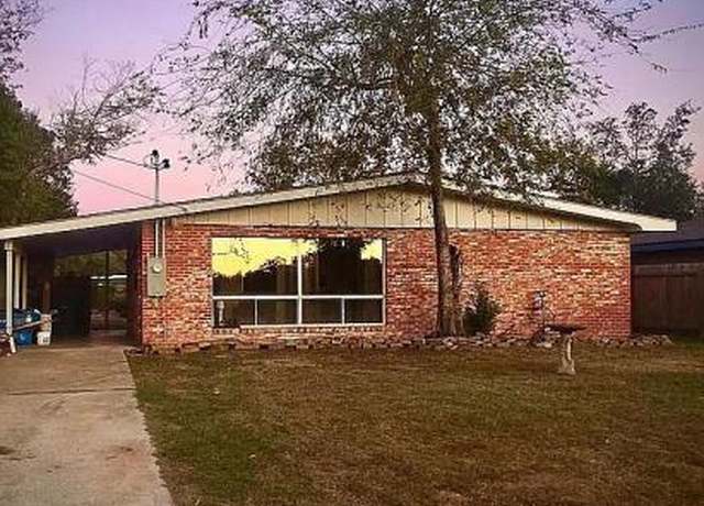 Property at 4411 Tamarack St, Lake Charles, LA 70605, 3 beds, 2 baths