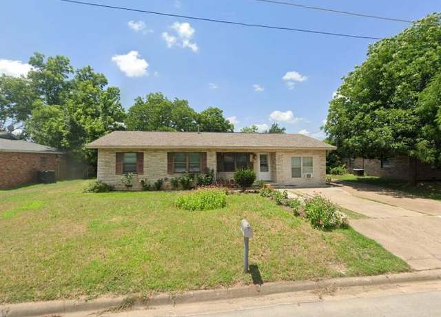 Property at 1712 Bingham St, Stephenville, TX 76401, 4 beds, 2.5 baths