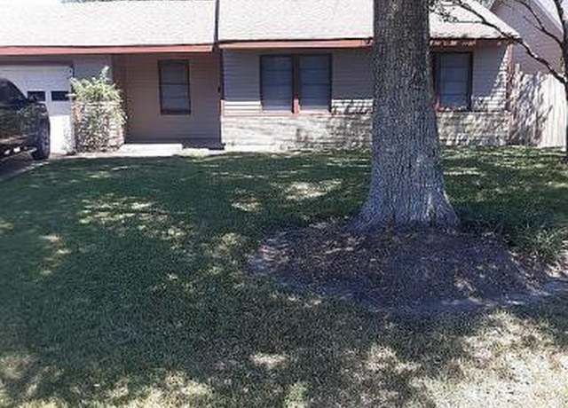 Property at 3034 Ash Ave, Groves, TX 77619, 2 beds, 1 bath