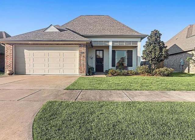 Property at 2512 S View Dr, Lake Charles, LA 70605, 3 beds, 2 baths
