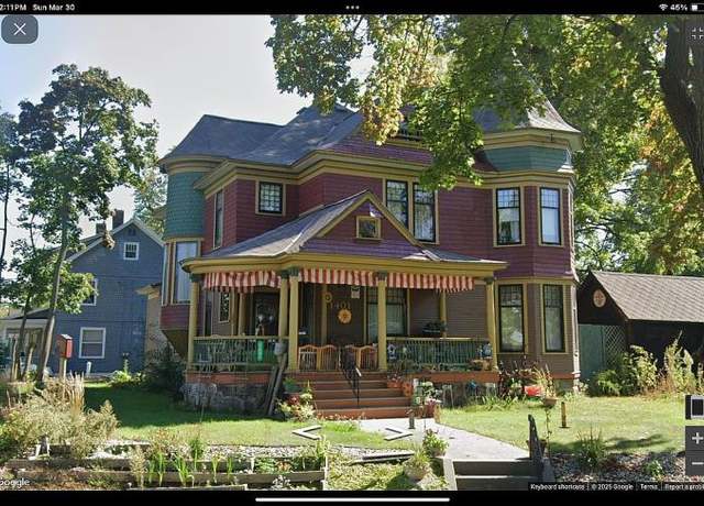 Property at 1401 Greenwood Ave, Jackson, MI 49203, 5 beds, 3 baths