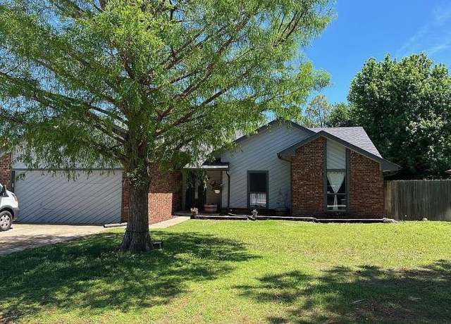 Property at 2408 Acadia Ct, Yukon, OK 73099, 3 beds, 2 baths