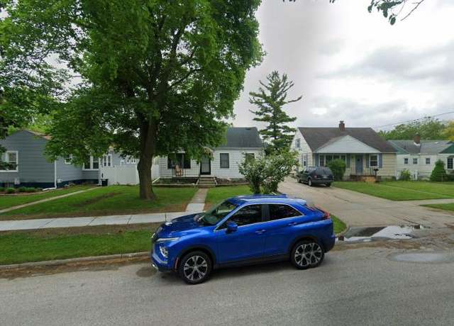 Property at 604 E Smith St, Bay City, MI 48706, 3 beds, 2 baths