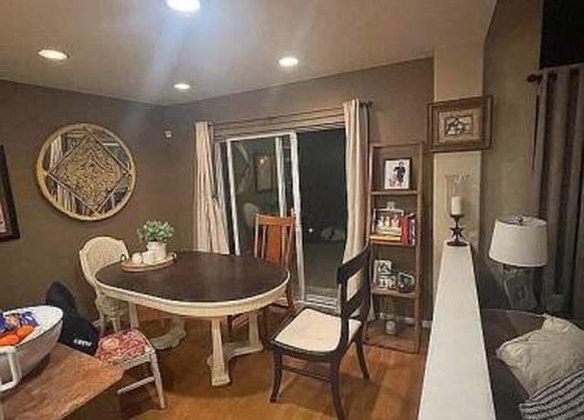 Property at 462 Nuthatch Way, Lindenhurst, IL 60046, 4 beds, 2.5 baths