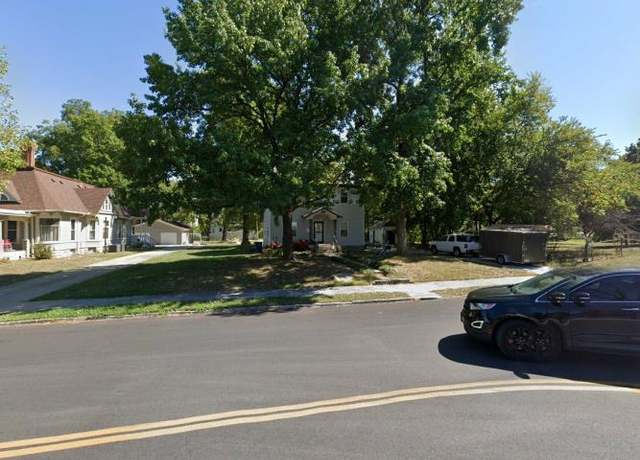 Property at 1010 Howard St, Carthage, MO 64836, 4 beds, 2.5 baths
