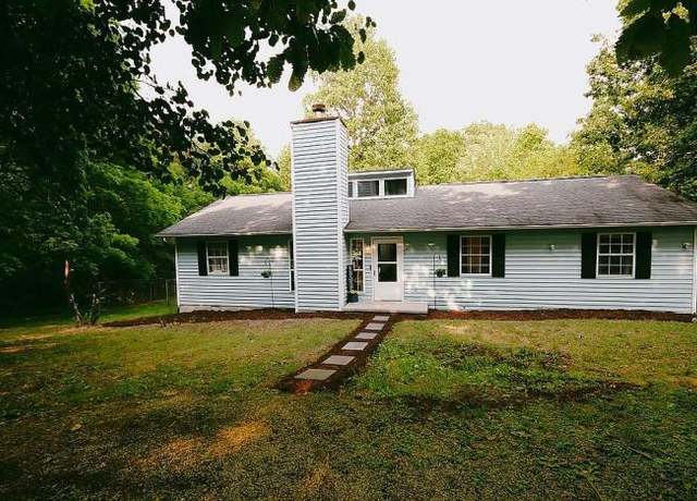 Property at 512 Fox Creek Rd, Crossville, TN 38571, 3 beds, 2 baths