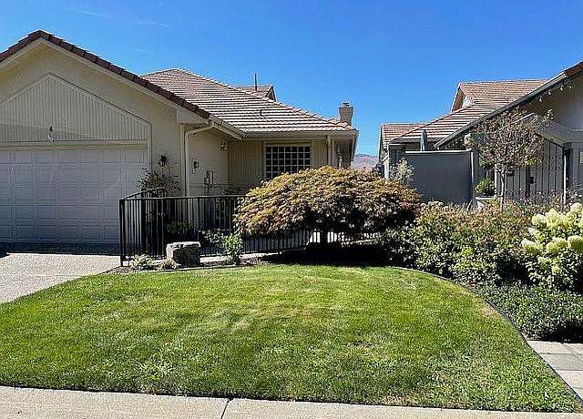 Property at 401 19th St NE Unit 4, East Wenatchee, WA 98802, 2 beds, 2.5 baths