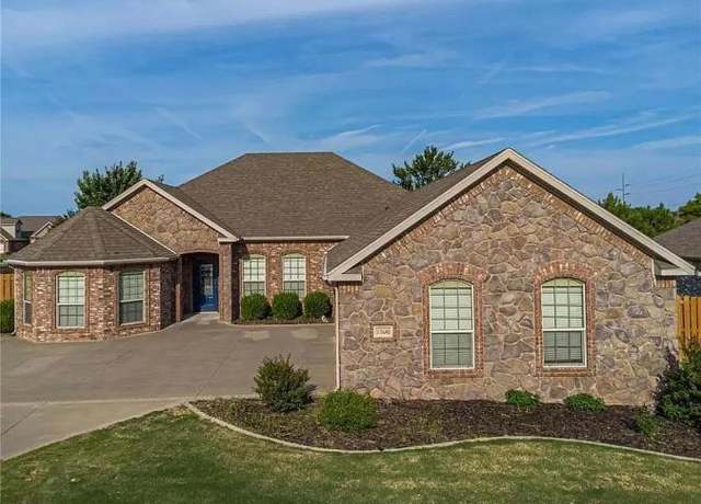 Property at 2506 SW Glenn Ridge Rd, Bentonville, AR 72713, 3 beds, 2.5 baths