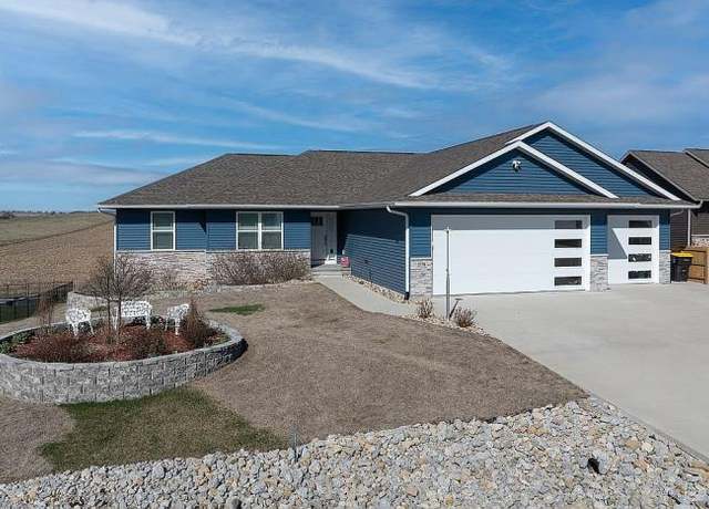 Property at 2770 Creekview Trl, Palo, IA 52324, 5 beds, 3.5 baths
