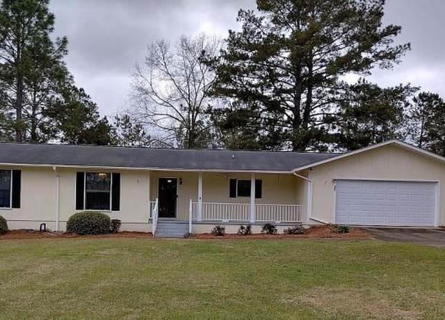 Property at 507 Lakewood Dr, Blakely, GA 39823, 3 beds, 2 baths
