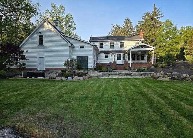 Property at 2366 Trailard Dr, Willoughby Hills, OH 44094, 4 beds, 3 baths