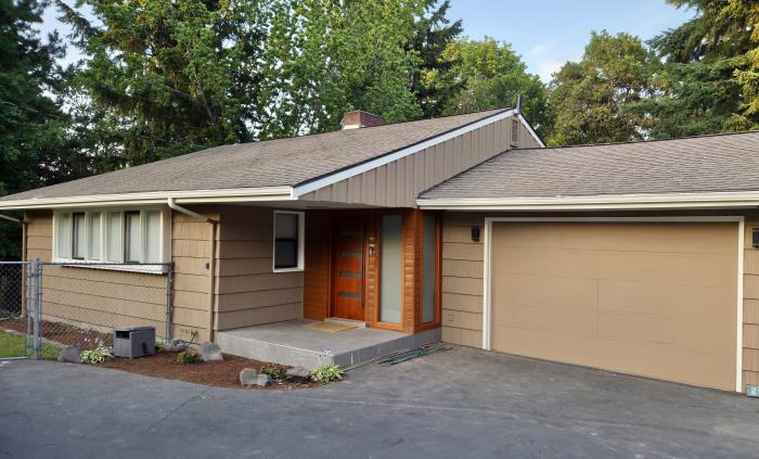 Photo of 2918 74th Ave SE Mercer Island, WA 98040