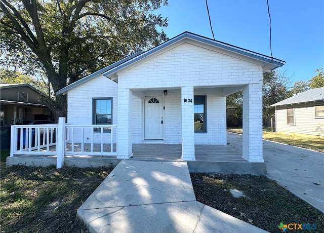 Property at 1634 N Austin St, Seguin, TX 78155, 2 beds, 1 bath