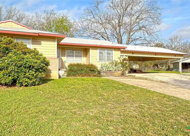Property at 4 Picadilly Cir, Lampasas, TX 76550, 3 beds, 1.5 baths