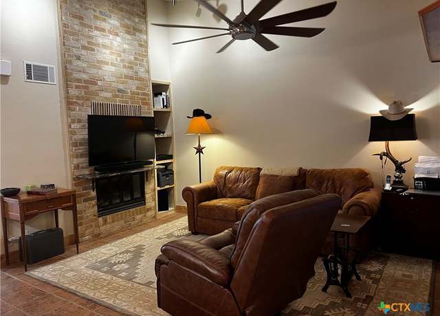 Property at 28 Oak Villa Rd, Canyon Lake, TX 78133, 2 beds, 2 baths
