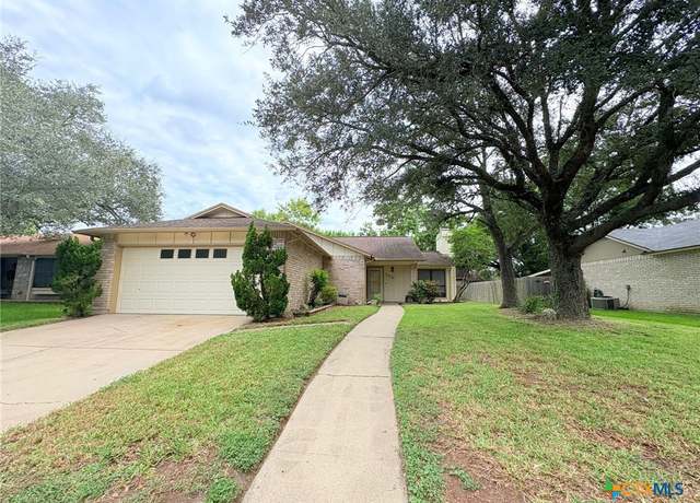 Property at 104 Ridgewood Dr, Victoria, TX 77901, 3 beds, 2 baths
