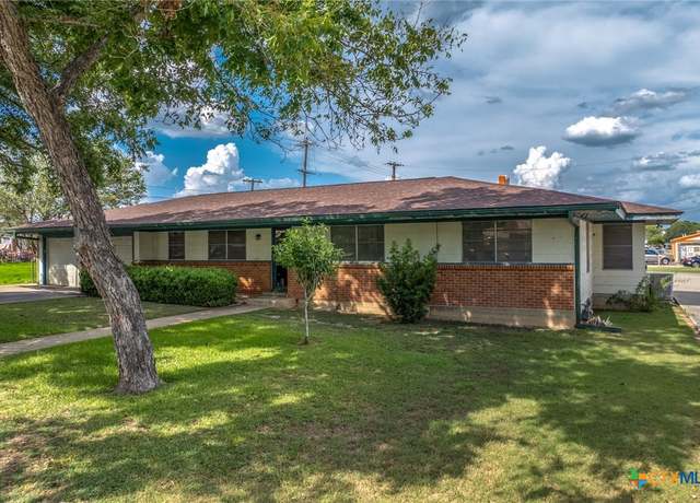 Property at 1724 Hickston St, Gonzales, TX 78629, 4 beds, 3.5 baths