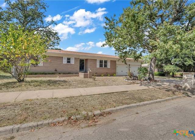 Property at 404 Oak St, Copperas Cove, TX 76522, 3 beds, 2 baths