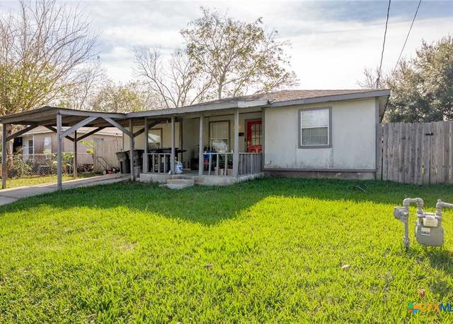 Property at 705 E Hiller St, Victoria, TX 77901, 3 beds, 2 baths