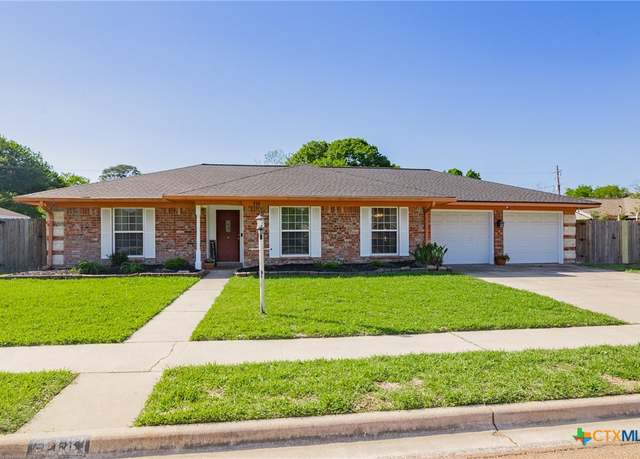 Property at 118 Berkshire Ln, Victoria, TX 77904, 4 beds, 3 baths