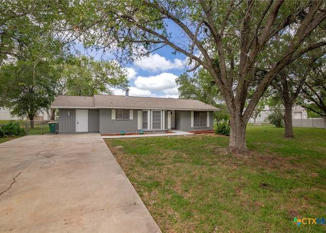 Property at 103 Aberdeen St, Victoria, TX 77904, 3 beds, 2 baths