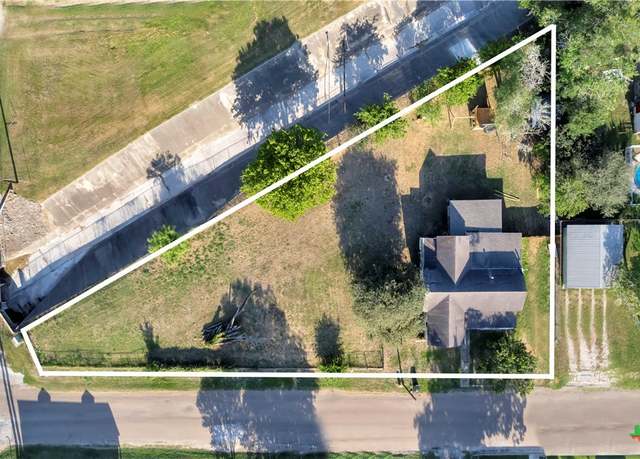 Property at 205 S Valley St, Cuero, TX 77954, 3 beds, 1 bath