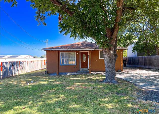 Property at 421 Overlook Rd, San Antonio, TX 78233, 4 beds, 2 baths