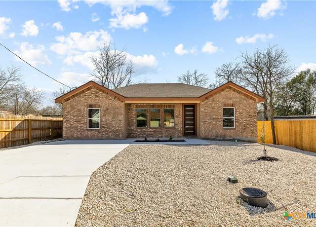 Property at 209 Troell St, Seguin, TX 78155, 3 beds, 2 baths