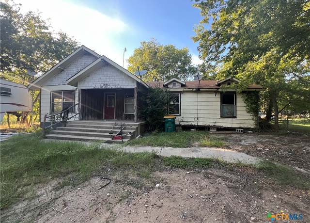 Property at 1807 Bridge St, Gatesville, TX 76528, 3 beds, 1 bath