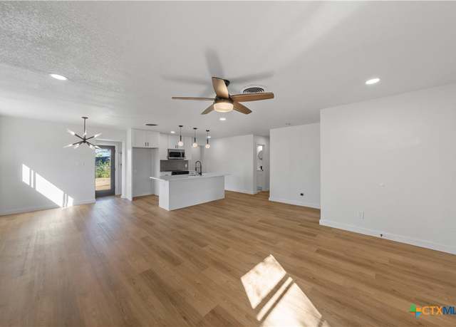 Property at 115 W Fowler Ave, Killeen, TX 76541, 4 beds, 2 baths