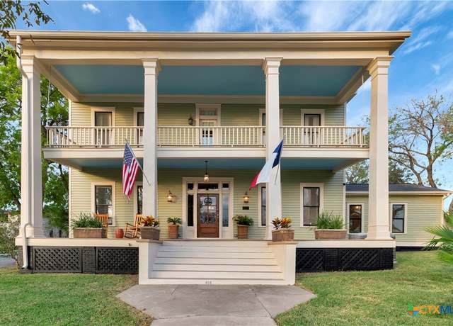 Property at 408 W Forrest St, Victoria, TX 77901, 5 beds, 4 baths
