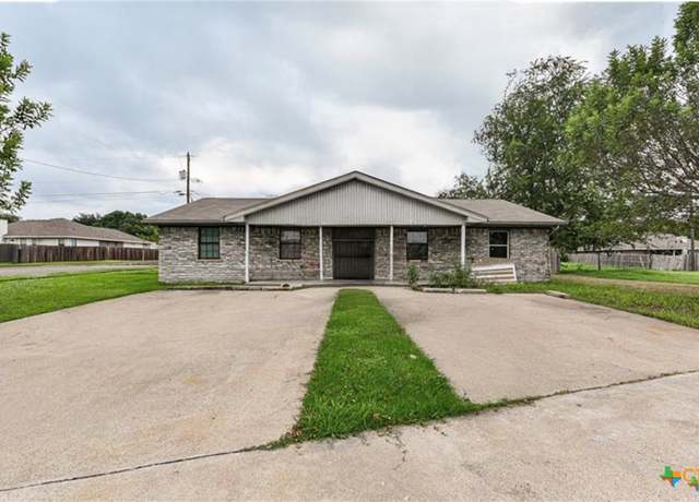 Property at 1806 Cedarhill Dr, Killeen, TX 76543, 4 beds, 2 baths