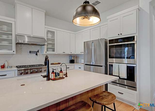 Property at 747 Hidden View St, New Braunfels, TX 78130, 4 beds, 2 baths