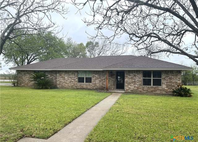 Property at 1310 Carroll Dr, Yoakum, TX 77995, 3 beds, 2 baths