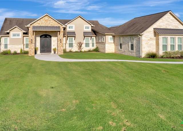 Property at 500 Sendera Loop, Victoria, TX 77904, 4 beds, 3 baths