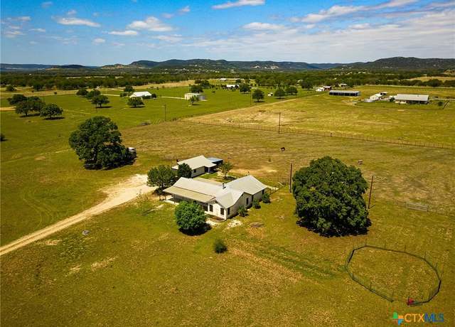 Property at 472 Valley View Trl, Medina, TX 78055, 3 beds, 3 baths