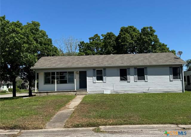 Property at 702 E Rosebud Ave, Victoria, TX 77901, 3 beds, 2 baths