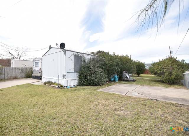 Property at 305 W Railroad St, Port Lavaca, TX 77979, 2 beds, 2 baths