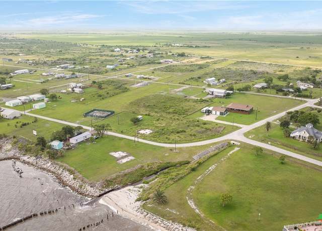 Property at 40 Waterfront Aly, Port Lavaca, TX 77979
