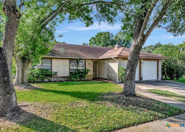 Property at 105 Concord Ln, Victoria, TX 77901, 3 beds, 2 baths