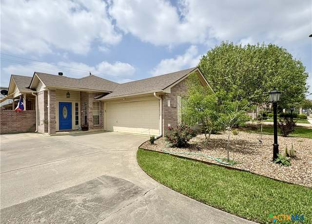 Property at 107 Tradewind Dr, Victoria, TX 77904, 3 beds, 2 baths