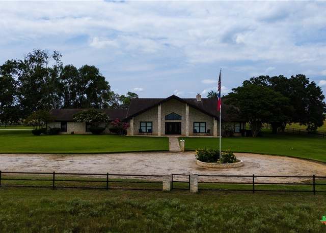 Property at 1460 E State Highway 87, Nixon, TX 78140, 3 beds, 3.5 baths
