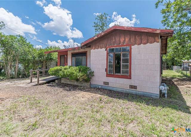 Property at 2855 W San Antonio St, New Braunfels, TX 78130, 2 beds, 1 bath