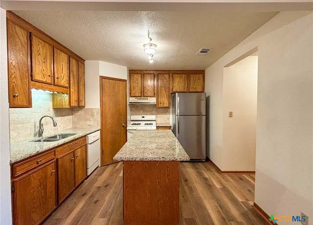Property at 101 Maplewood #28, Victoria, TX 77901, 3 beds, 2 baths