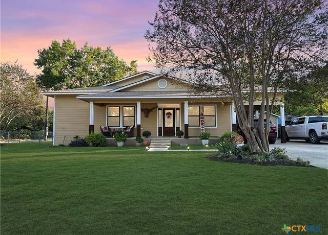 Property at 720 E Travis St, Luling, TX 78648, 3 beds, 2 baths