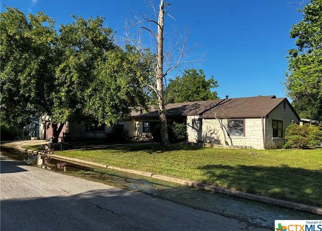 Property at 903 N Cherry St, Seguin, TX 78155, 4 beds, 2 baths