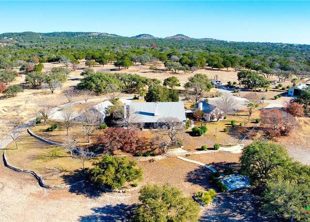Property at 521 Bluff Creek Rd, Comfort, TX 78010, 3 beds, 3.5 baths
