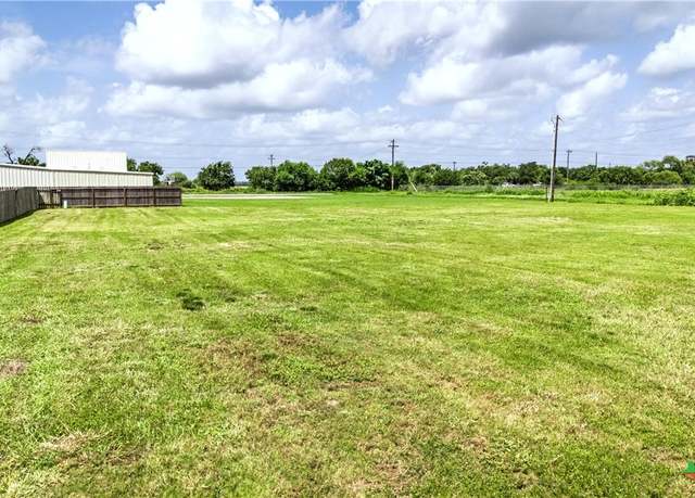 Property at 102 Auburn Hl, Victoria, TX 77904