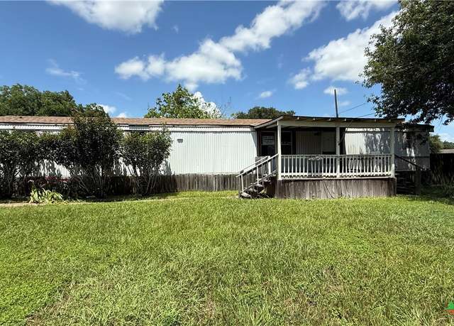 Property at 2807 Lone Tree Rd, Victoria, TX 77901, 3 beds, 2 baths