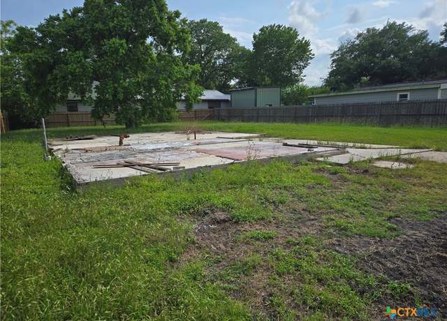 Property at 1003 E Virginia Ave, Victoria, TX 77901